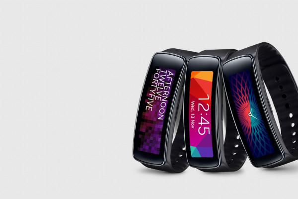 Samsung Gear fit smartwatch : fitness tracker